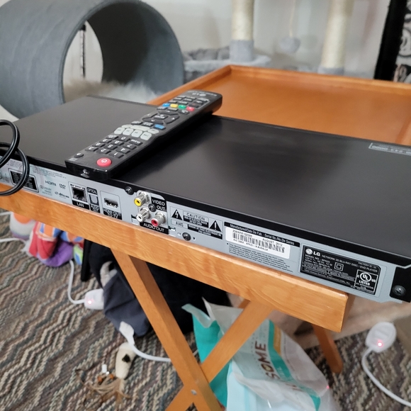 LG 3D Blu-ray player with built in Wi-Fi - Picture 6 of 9